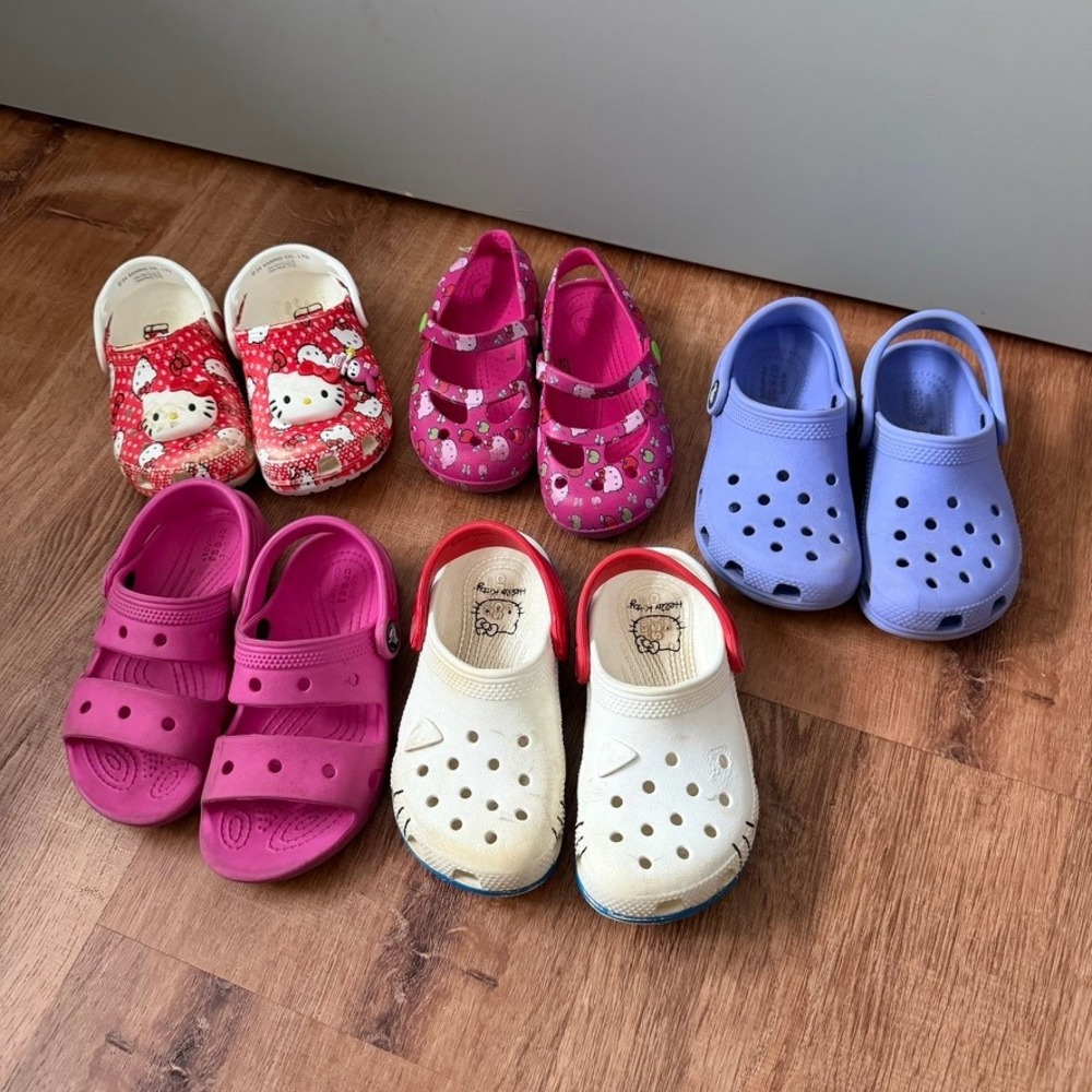 Crocs Kids C10 Lot‎ 5 Pairs Hello Kitty Sanrio Clogs Sandals Pink Purple